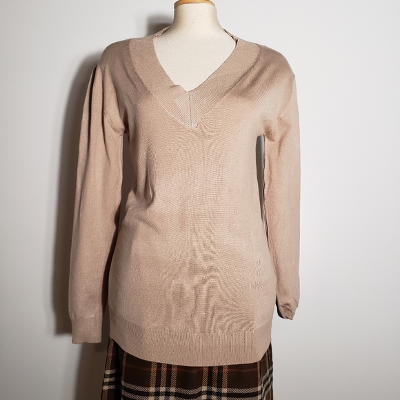 Sweater. New. - Picture 5 of 6